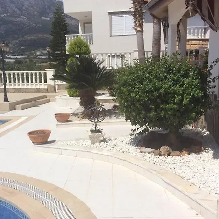 Beautiful Family With Private Pool.